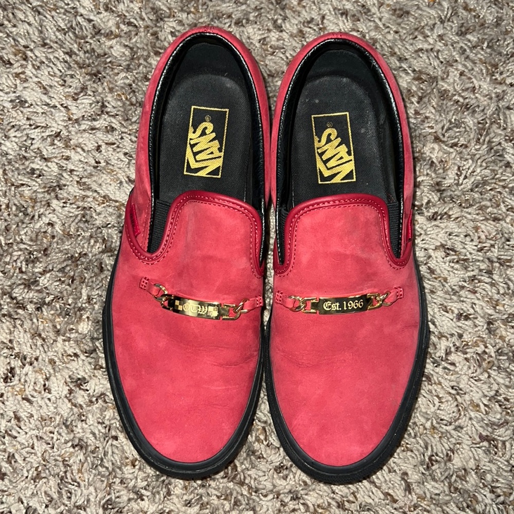 Vans with small gold chain